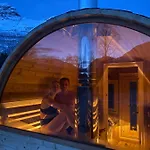 Lodge North Experience Basecamp *