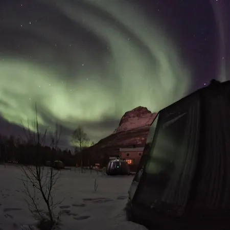 North Experience Basecamp Lodge *