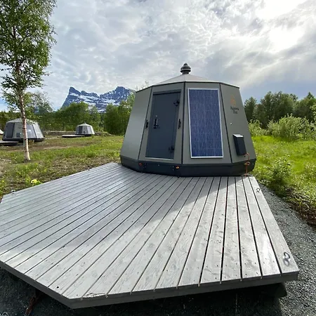 Lodge North Experience Basecamp