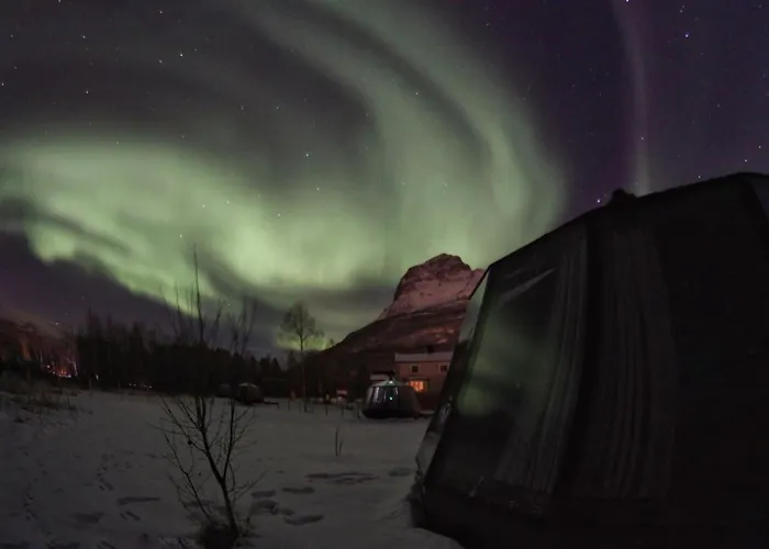 North Experience Basecamp Lodge *